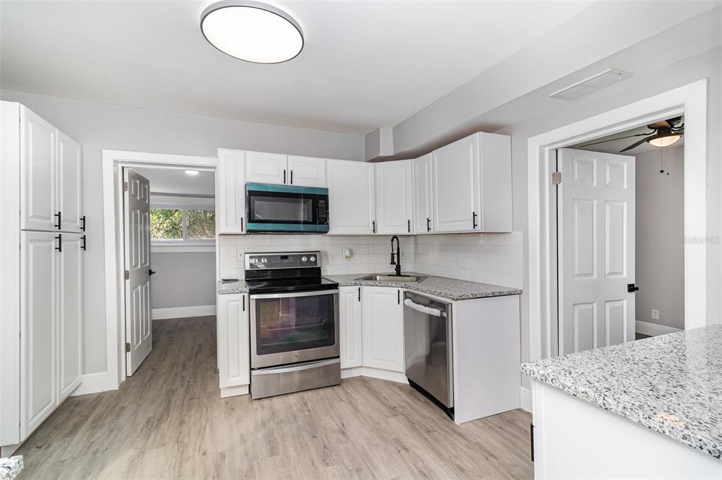 4242 Raleigh Street Orlando, FL 32811 - Photo 11 of 32