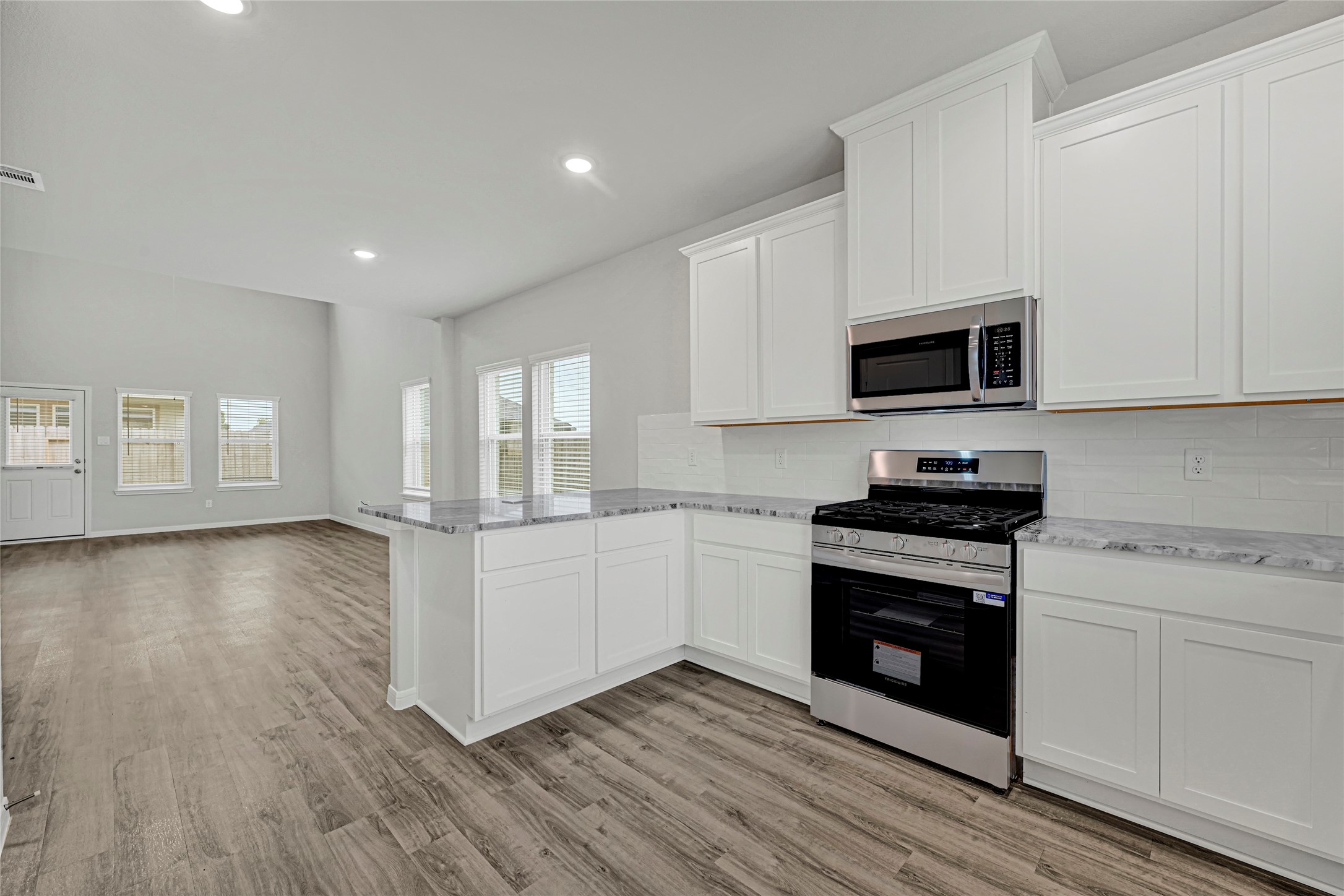 2106 Spring Hollow Drive Baytown, TX 77521 - Photo 9 of 31