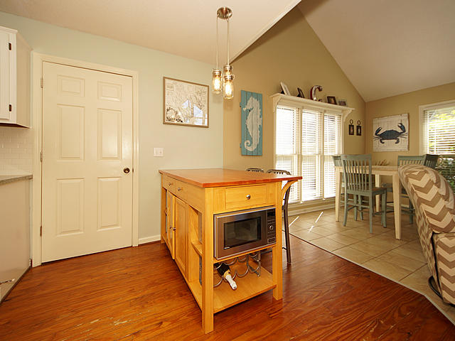 1432 Brian Road Charleston, SC 29407 - Photo 22 of 61 KitchenIslan