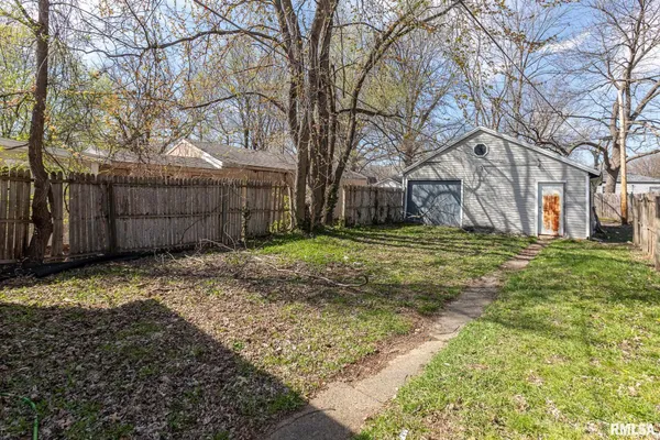 $49,900 | 929 West Brons Avenue, Peoria, IL 61604