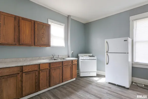 $49,900 | 929 West Brons Avenue, Peoria, IL 61604