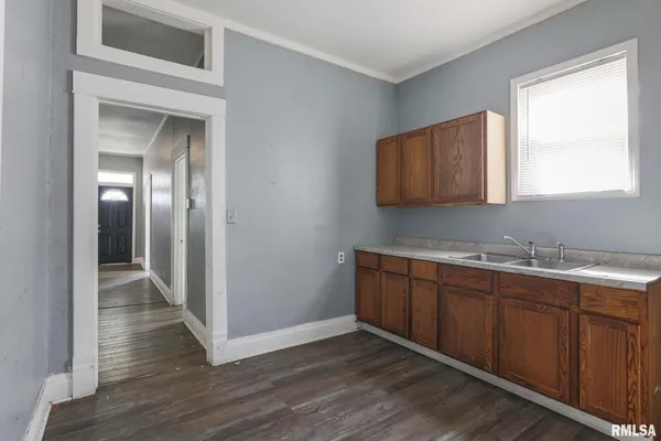 $49,900 | 929 West Brons Avenue, Peoria, IL 61604