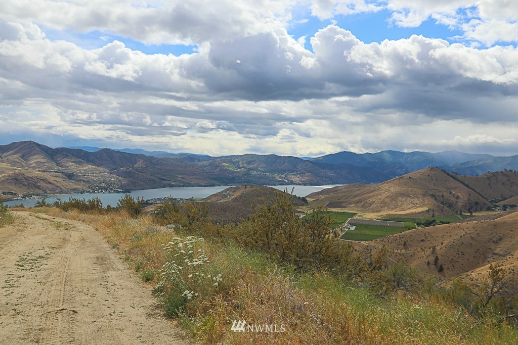 1726 Sunset Ridge Lane Chelan, WA 98816 - Photo 8 of 12 Gallery Image 8