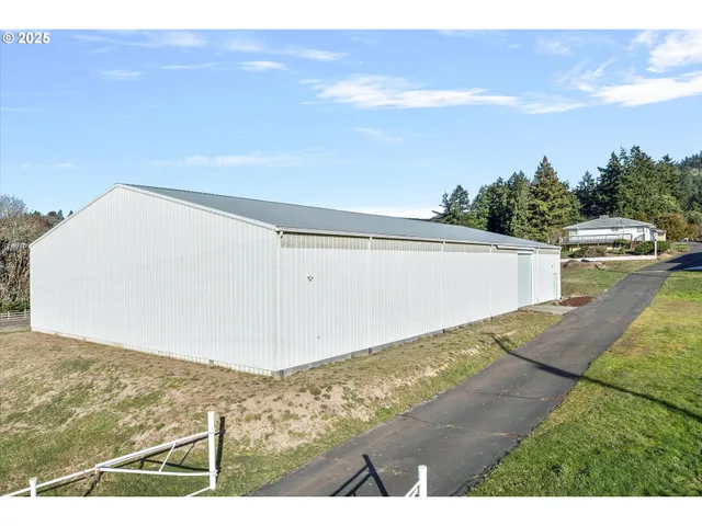 $998,000 | 31339 Northeast Corral Creek Road, Newberg, OR 97132