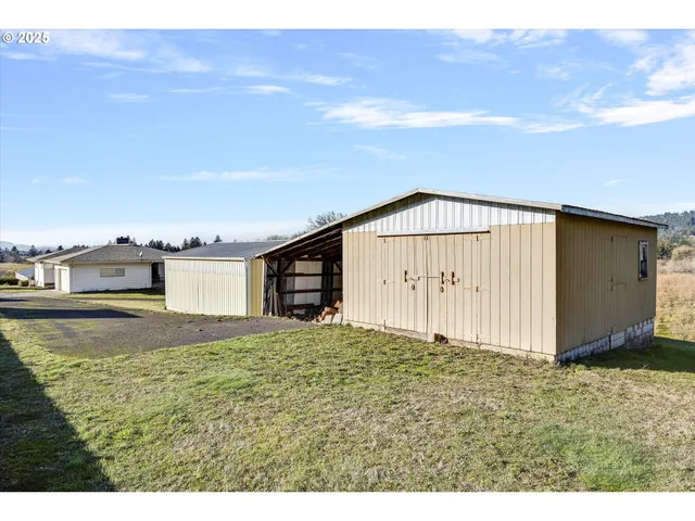 $998,000 | 31339 Northeast Corral Creek Road, Newberg, OR 97132