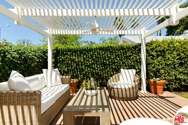 $1,100,000 | 18829 Sylvan Street, Tarzana, CA 91335