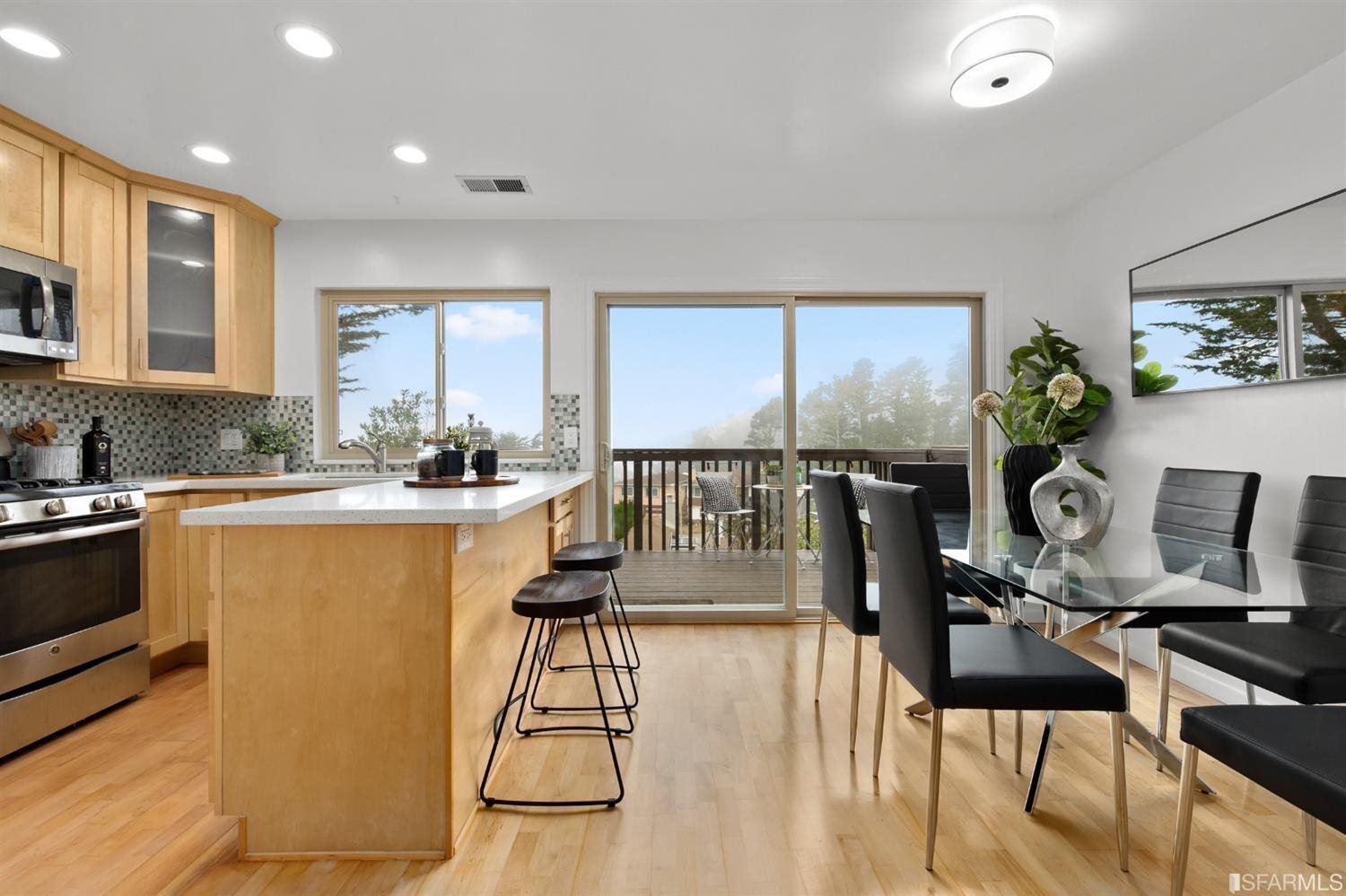 621 Hickey Boulevard, Unit C Pacifica, CA 94044 - Photo 7 of 25