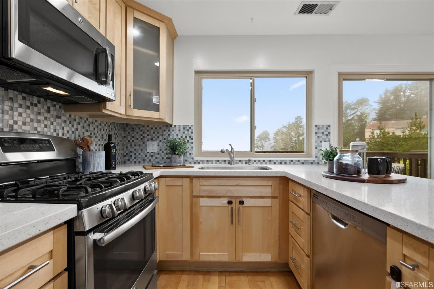 621 Hickey Boulevard, Unit C Pacifica, CA 94044 - Photo 10 of 25