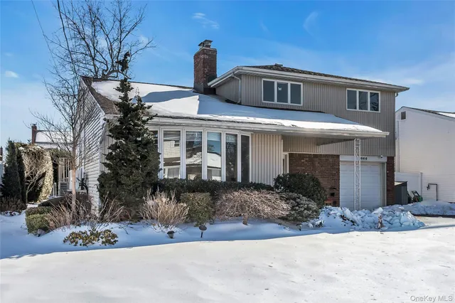 $899,000 | 2066 Holland Way, Merrick, NY 11566