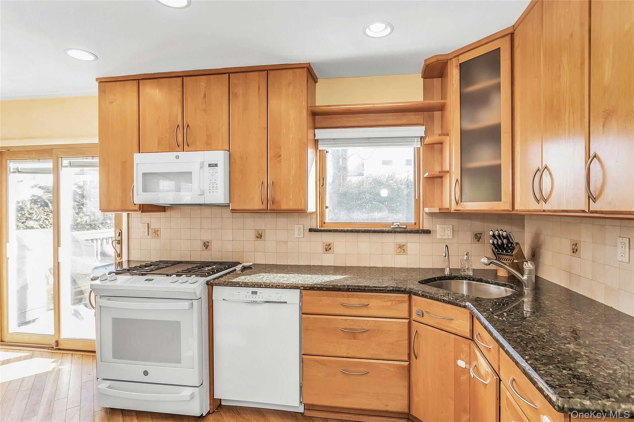 2066 Holland Way Merrick, NY 11566 - Photo 11 of 25