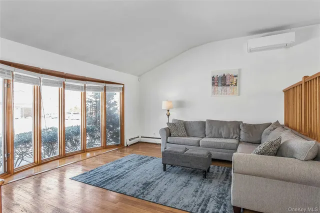 $899,000 | 2066 Holland Way, Merrick, NY 11566