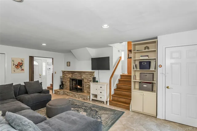 $899,000 | 2066 Holland Way, Merrick, NY 11566