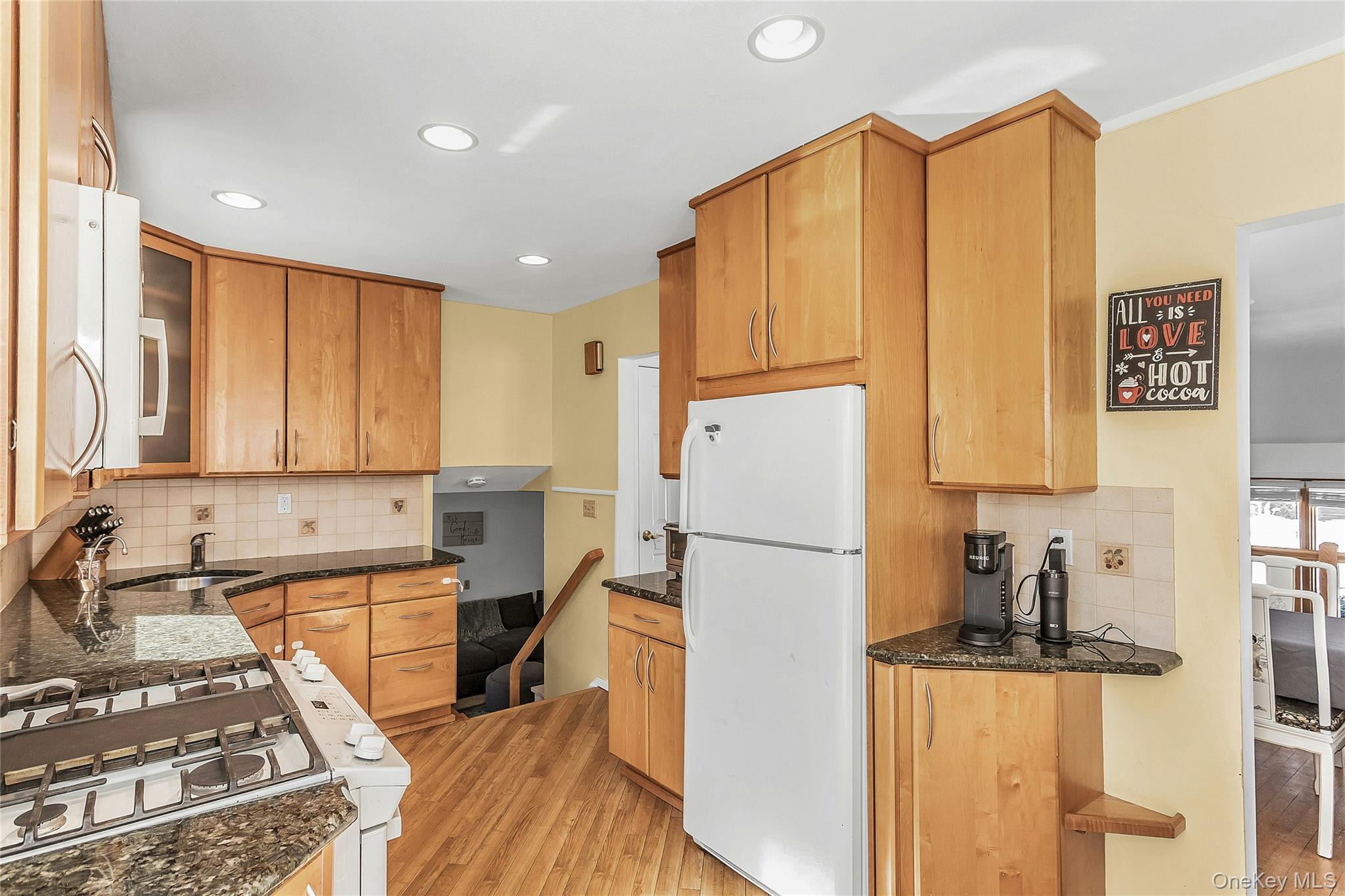 2066 Holland Way Merrick, NY 11566 - Photo 8 of 25