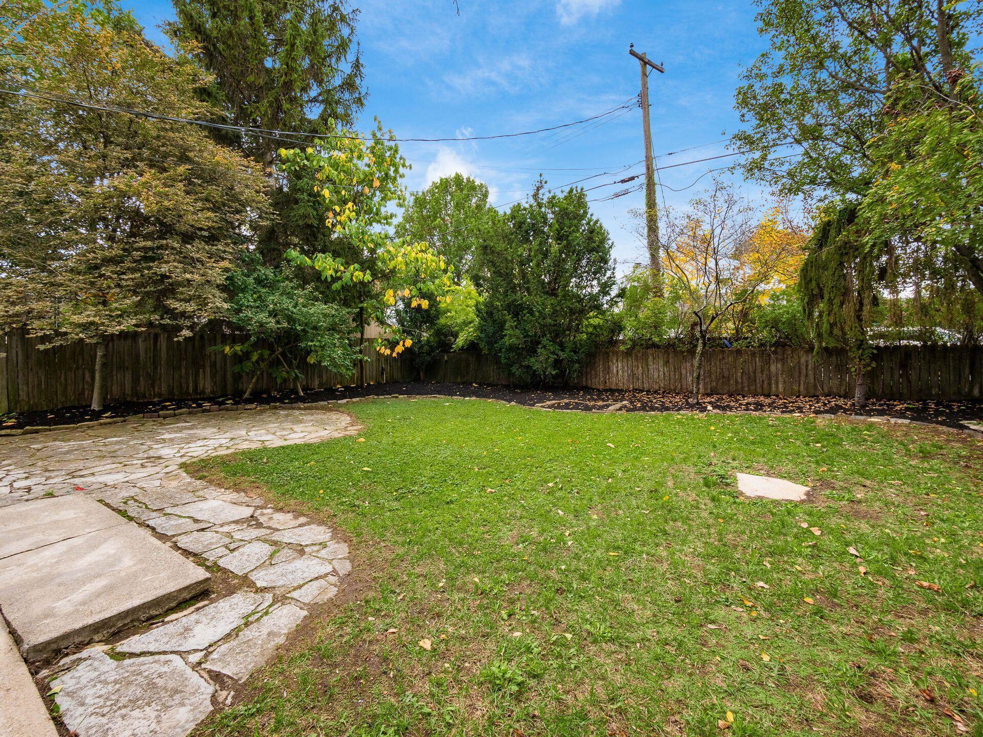 2569 Chester Road Upper Arlington, OH 43221 - Photo 40 of 52 Backyard