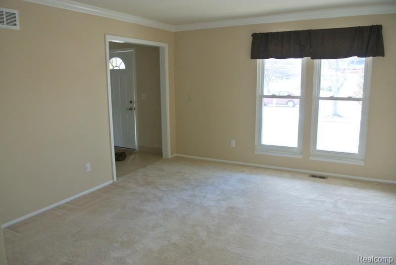 509 Worthington Road Canton, MI 48188 - Photo 15 of 33 Living Room