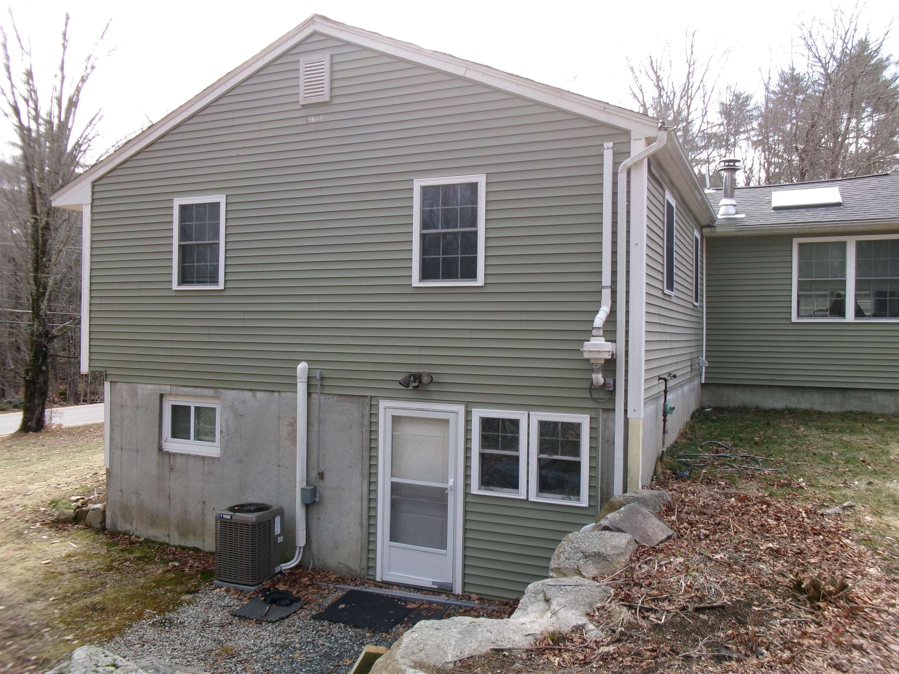 47 King Road Chichester, NH 03258 - Photo 2 of 11