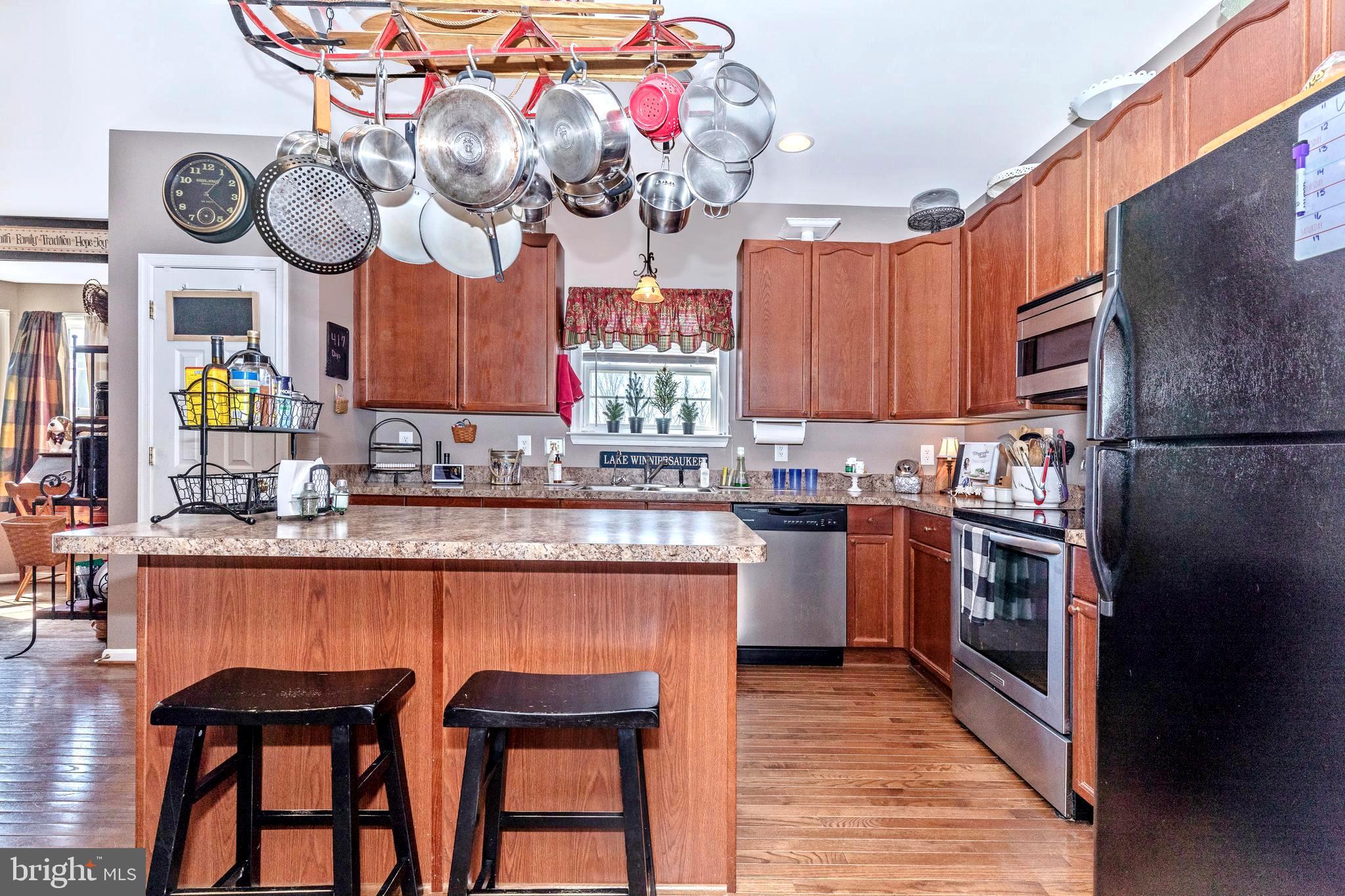 19 Rockingham Drive Keedysville, MD 21756 - Photo 11 of 54 Nice island in kitchen.
