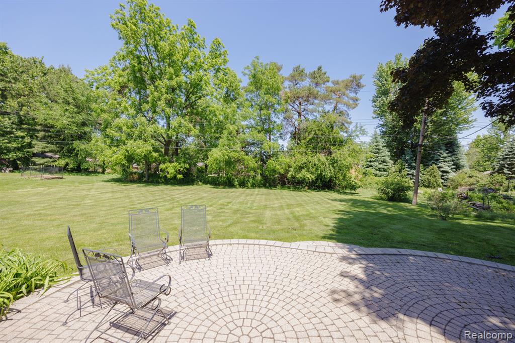 160 Montmorency Road Rochester Hills, MI 48307 - Photo 28 of 31