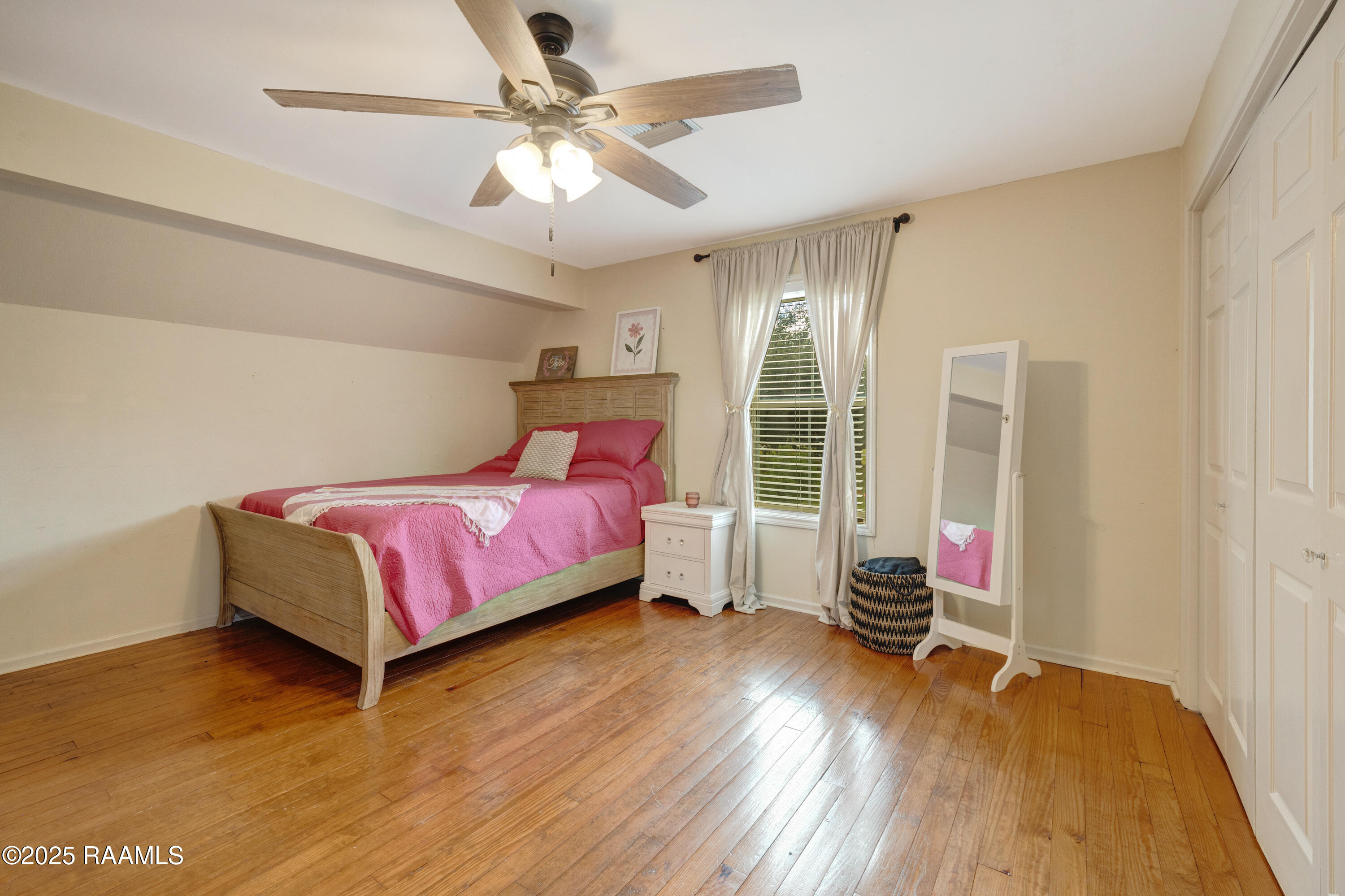 708 Kyle Landry Road New Iberia, LA 70563 - Photo 19 of 30 Upstairs Bedroom 1
