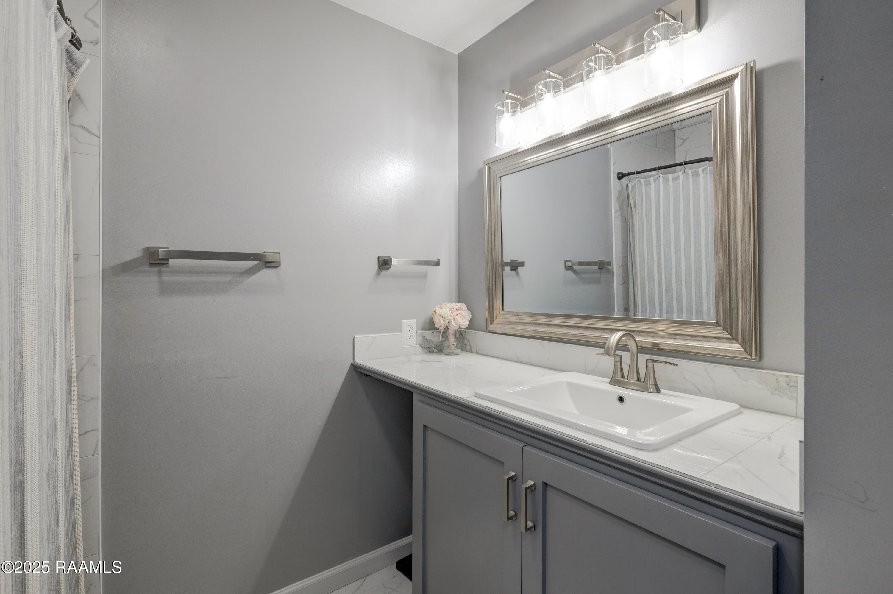 708 Kyle Landry Road New Iberia, LA 70563 - Photo 21 of 30 Upstairs Bathroom