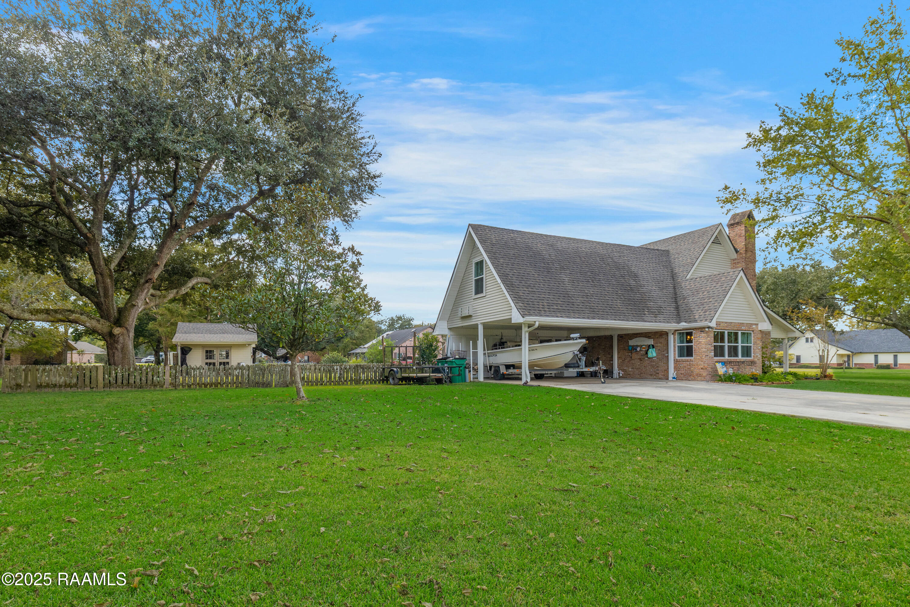 708 Kyle Landry Road New Iberia, LA 70563 - Photo 4 of 30 Side Yard