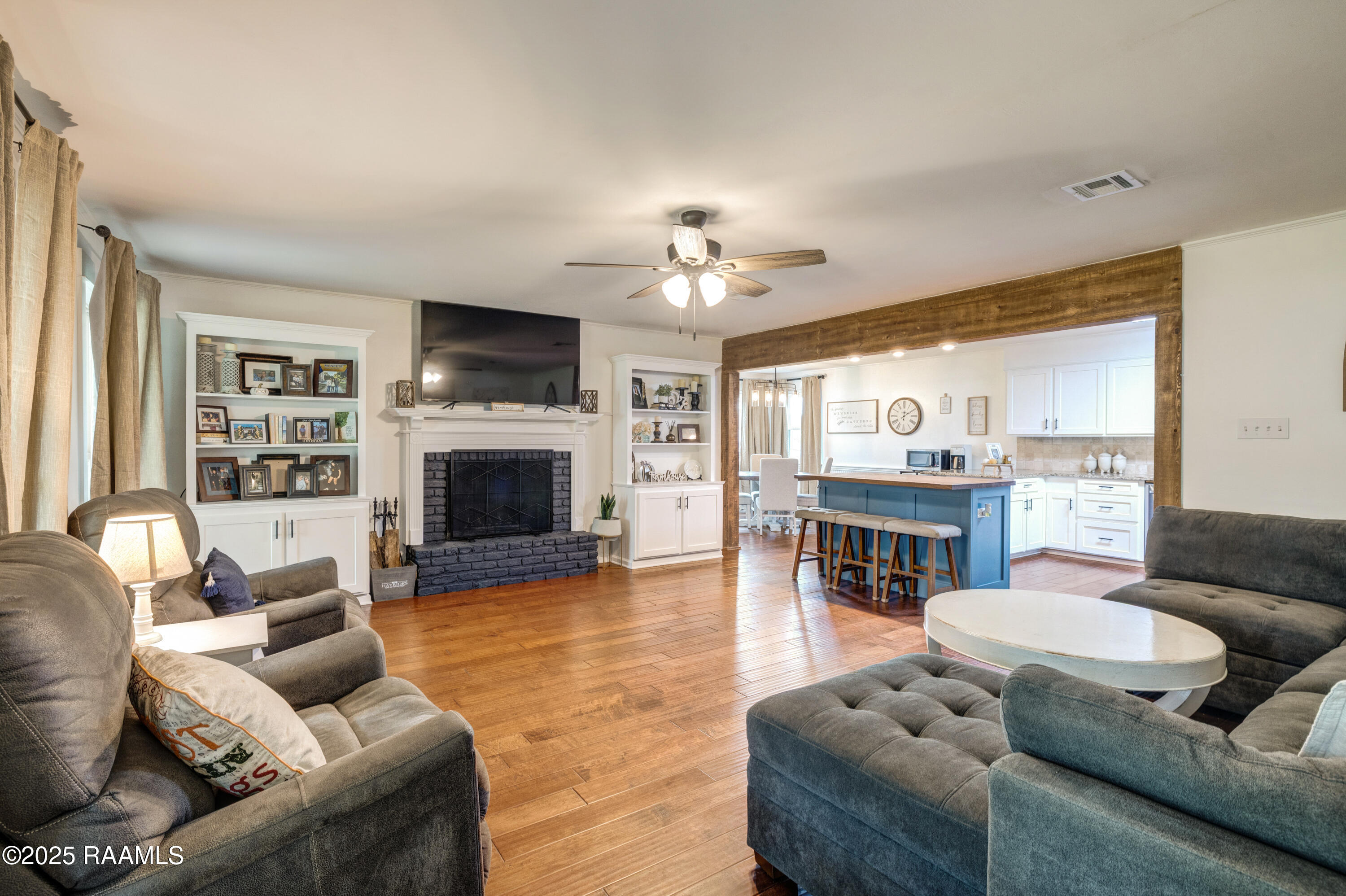 708 Kyle Landry Road New Iberia, LA 70563 - Photo 8 of 30 Living Room