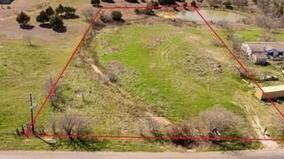 4590 Old Fort Worth Road Midlothian, TX 76065 - Photo 2 of 20 a view of a yard
