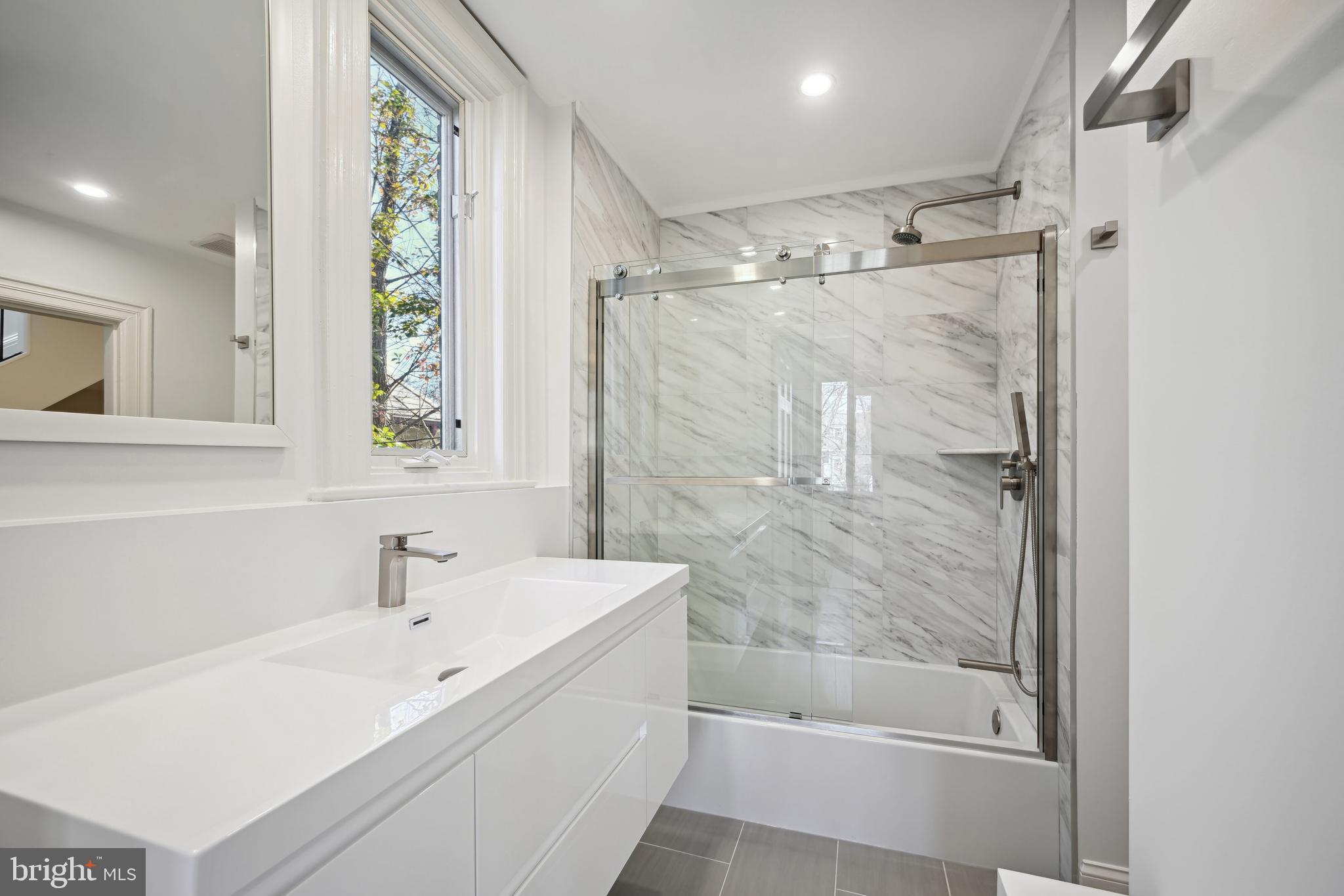 3216 Klingle Road Northwest Washington, DC 20008 - Photo 11 of 31 Bathroom of second bedroom