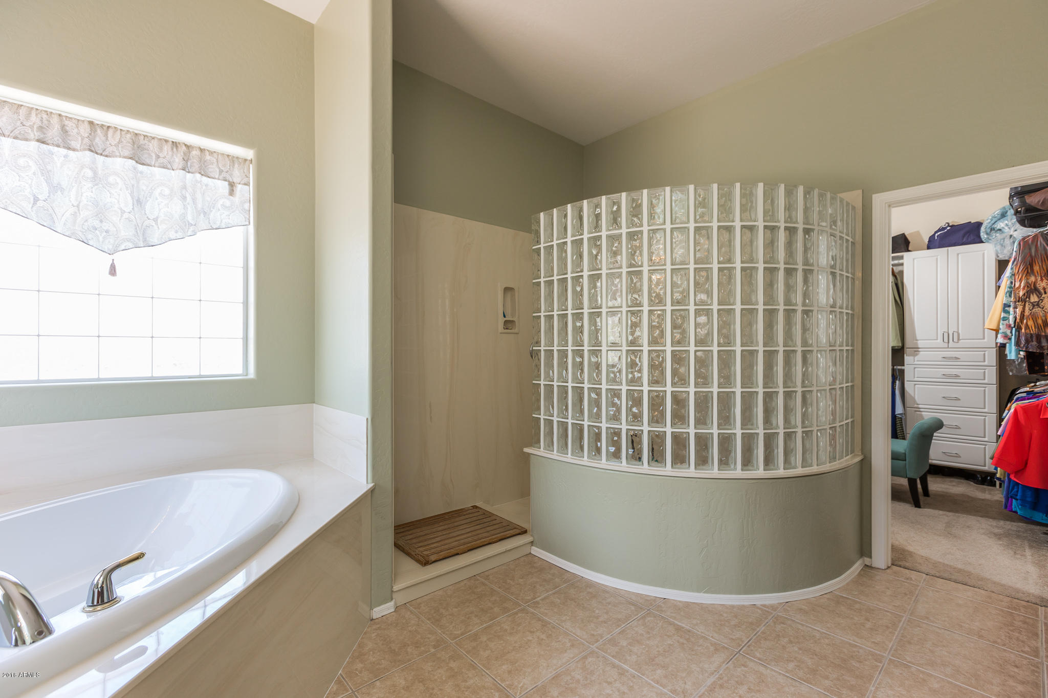 3744 East Del Rio Street Gilbert, AZ 85295 - Photo 17 of 32 a view of bathroom with bathtub and window