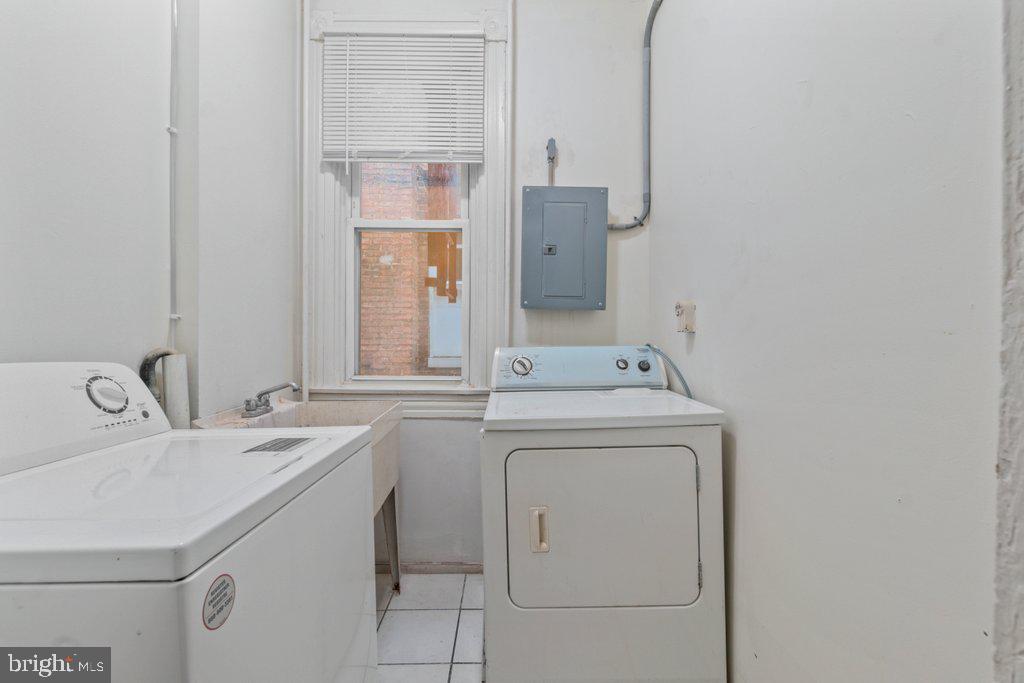 217 East Preston Street Baltimore, MD 21202 - Photo 23 of 60 a utility room with dryer and washer