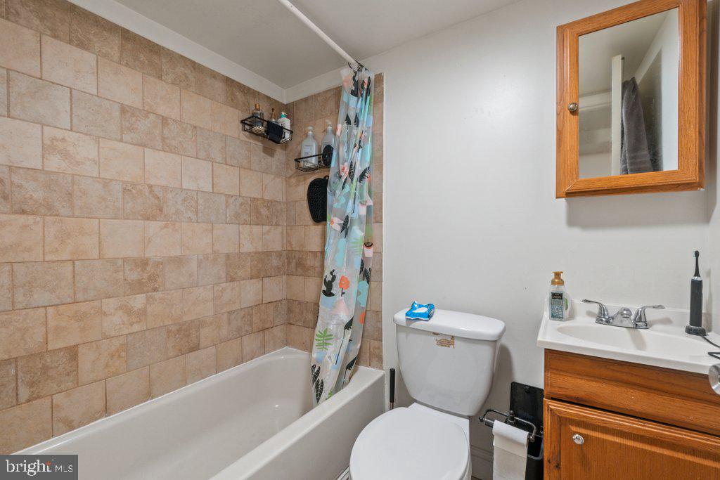 217 East Preston Street Baltimore, MD 21202 - Photo 47 of 60 a bathroom with a sink mirror toilet and bathtub