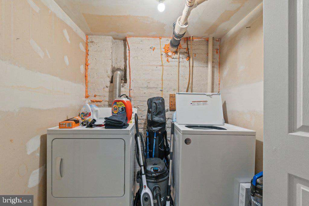 217 East Preston Street Baltimore, MD 21202 - Photo 48 of 60 a utility room with dryer and washer