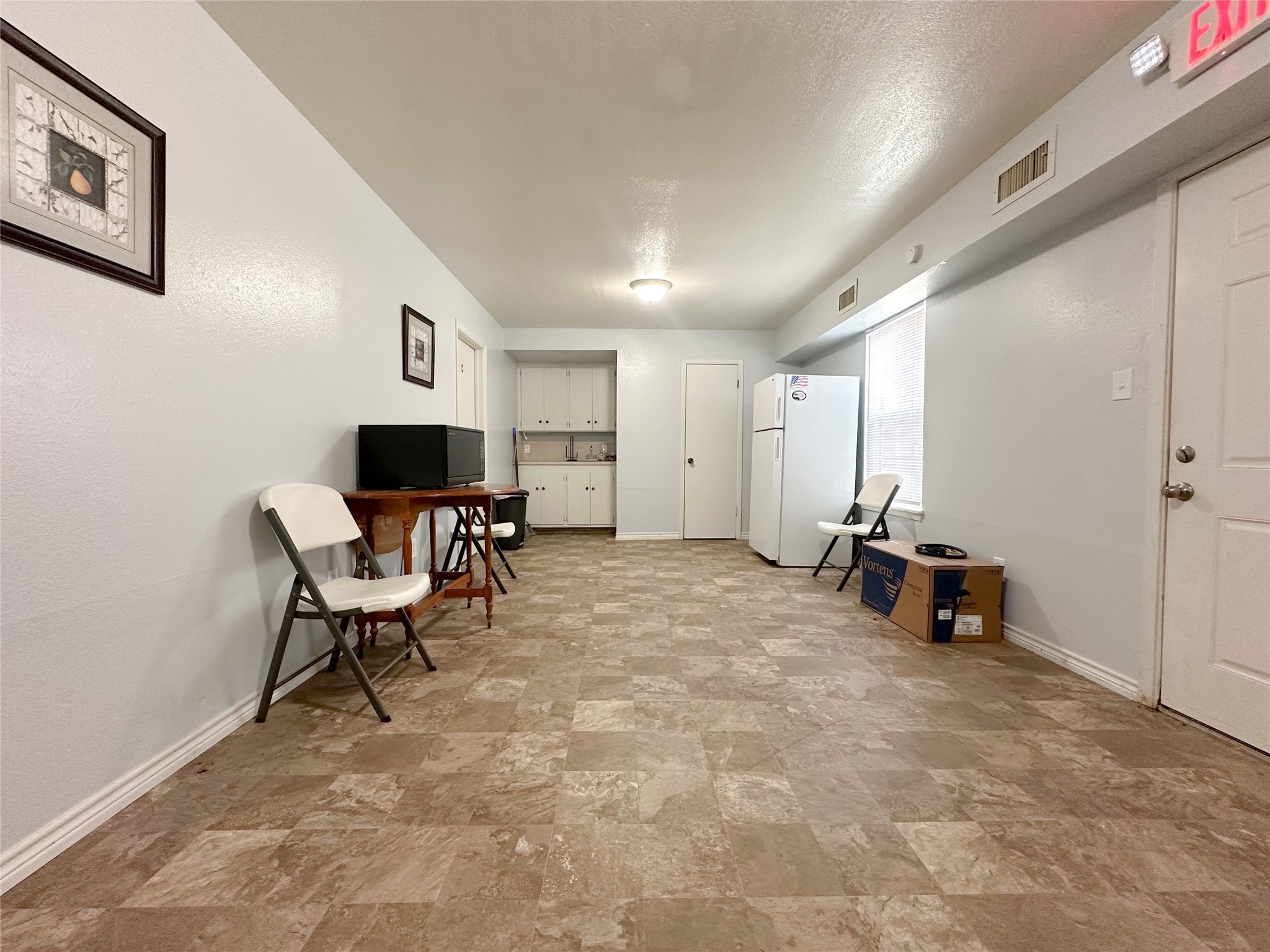 702 North Richmond Road Wharton, TX 77488 - Photo 10 of 24 a view of work space with furniture and a window