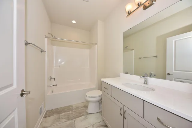 $649,999 | 439 Standing Stone Drive, Unit 1636, Waukesha, WI 53189