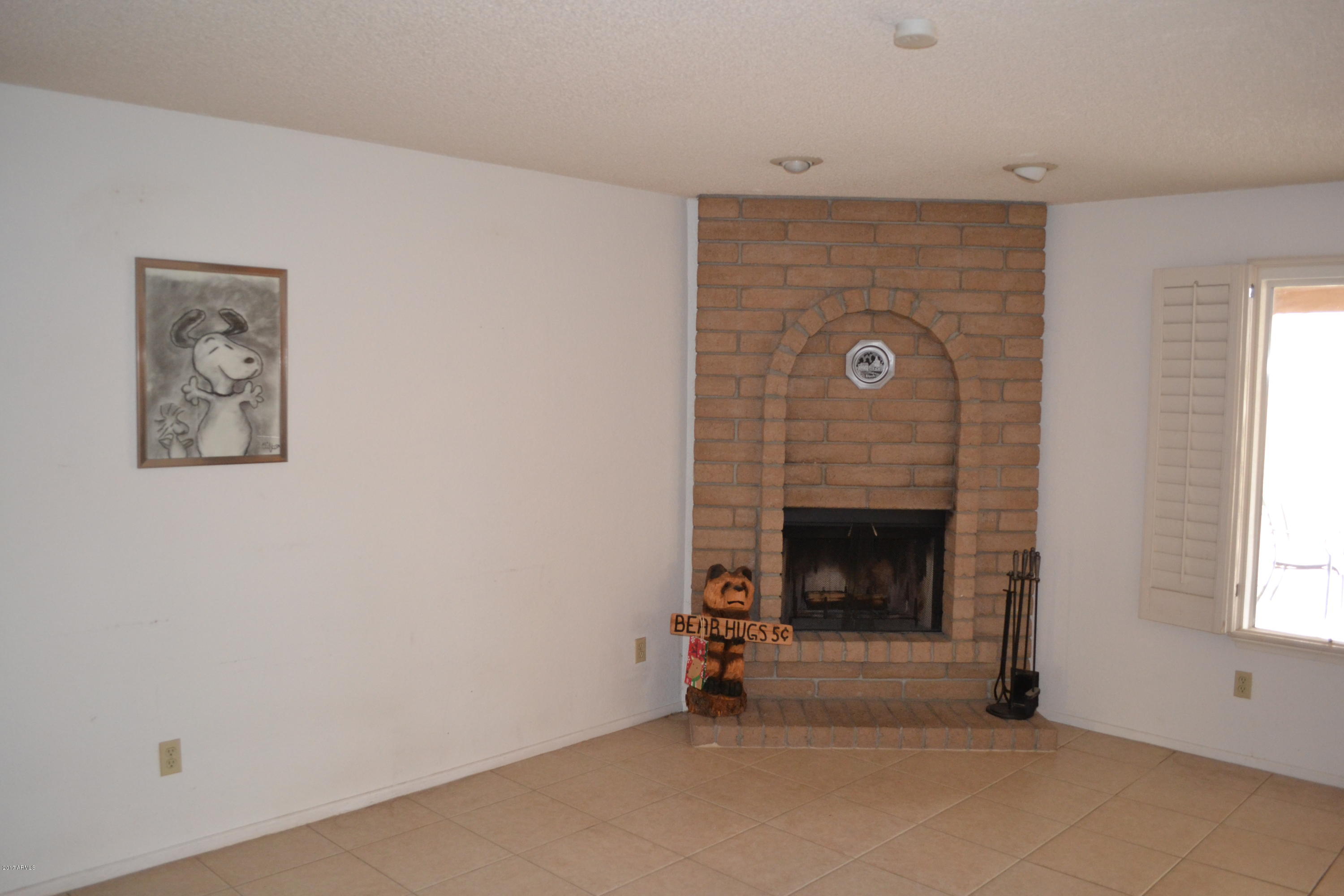 1814 East Hearn Road Phoenix, AZ 85022 - Photo 4 of 19 DSC_0507