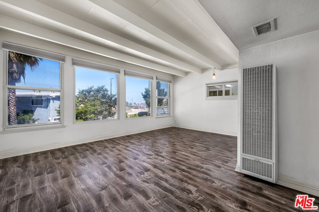 130 Montreal Street Playa del Rey, CA 90293 - Photo 4 of 25