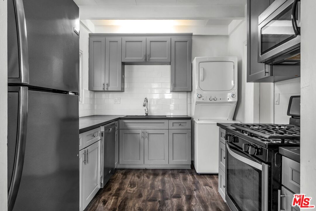 130 Montreal Street Playa del Rey, CA 90293 - Photo 8 of 25