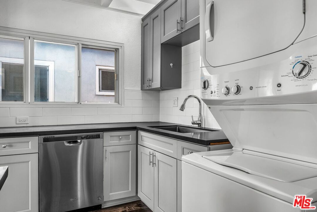 130 Montreal Street Playa del Rey, CA 90293 - Photo 9 of 25