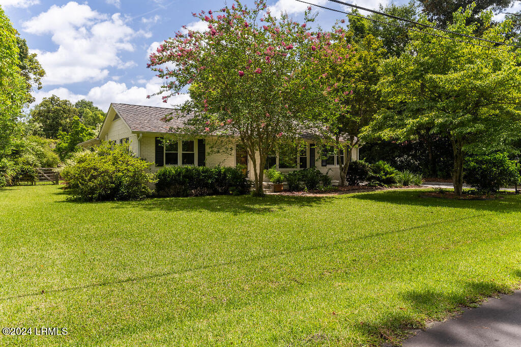 106 North Hermitage Road Beaufort, SC 29902 - Photo 1 of 25 00