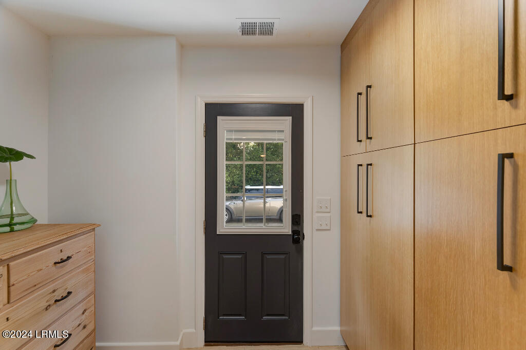106 North Hermitage Road Beaufort, SC 29902 - Photo 6 of 25 05