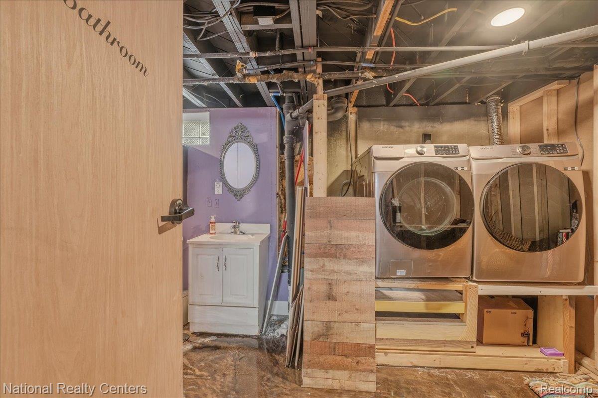 18051 Reed Street Melvindale, MI 48122 - Photo 27 of 35 Laundry area with washer and dryer and