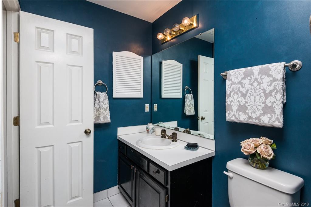 232 Queens Road, Unit 48 Charlotte, NC 28204 - Photo 22 of 31 Gallery Image 22