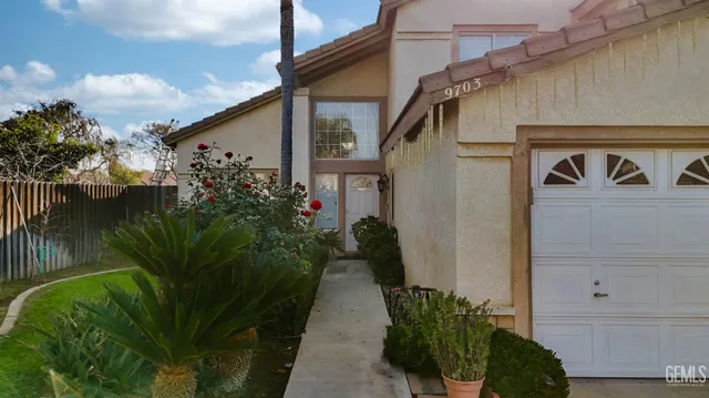 a view of a back yard of the house