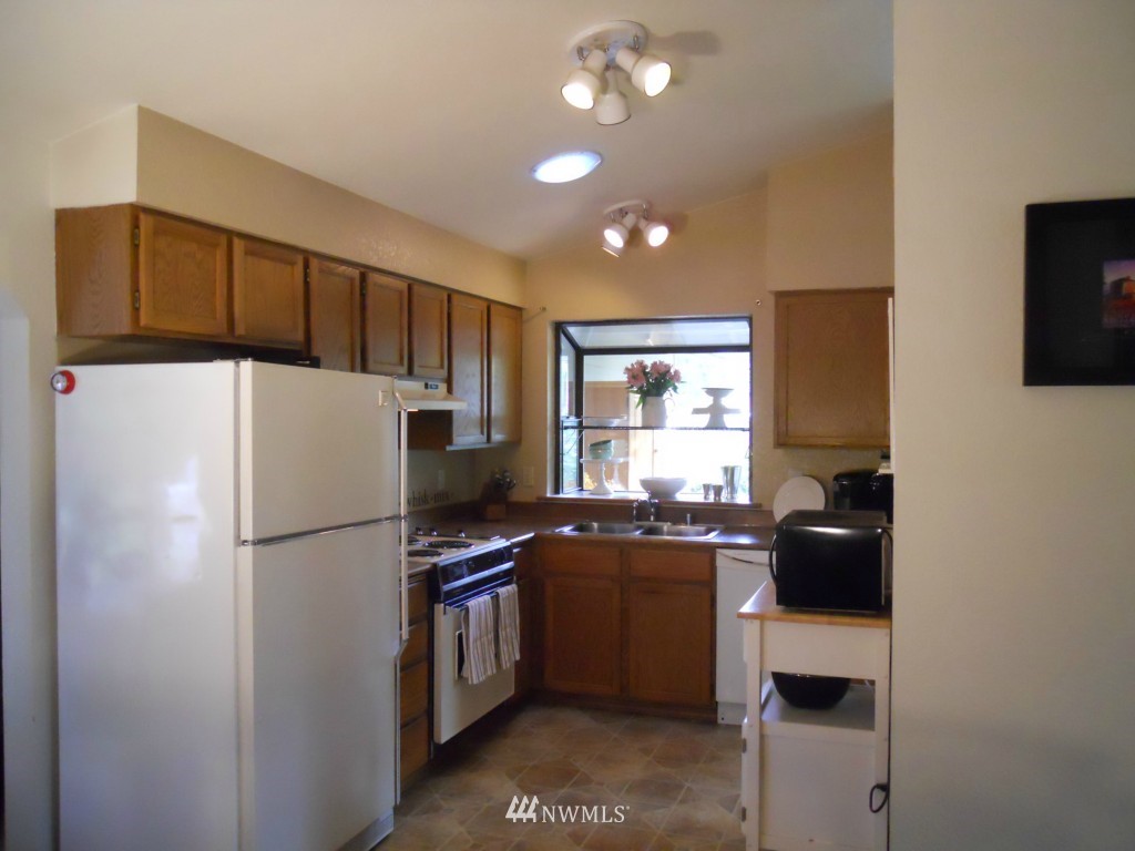 1316 233rd Place Southwest Bothell, WA 98021 - Photo 4 of 12