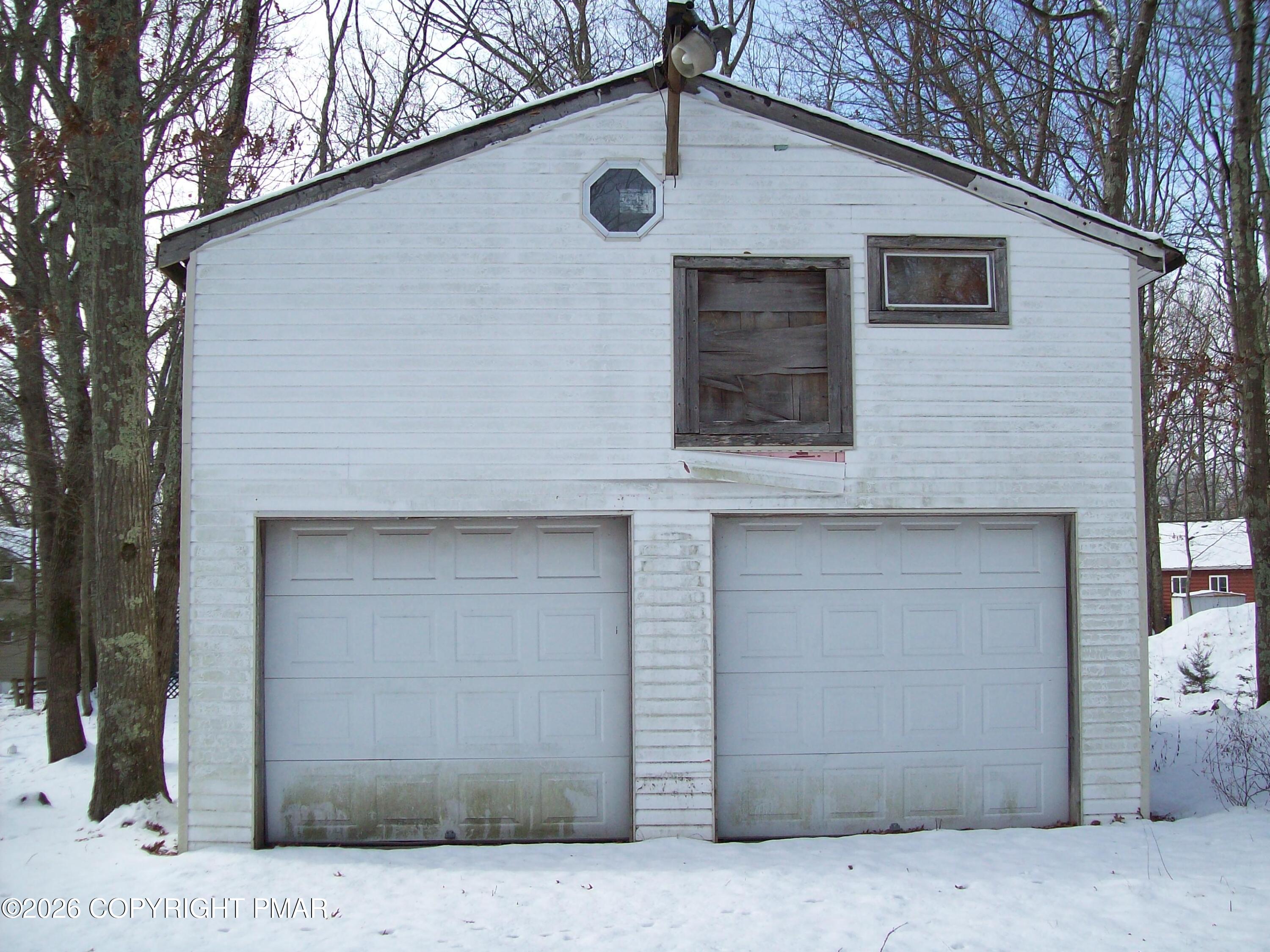 522 Apache Road East Stroudsburg, PA 18302 - Photo 2 of 24 a front view of a house