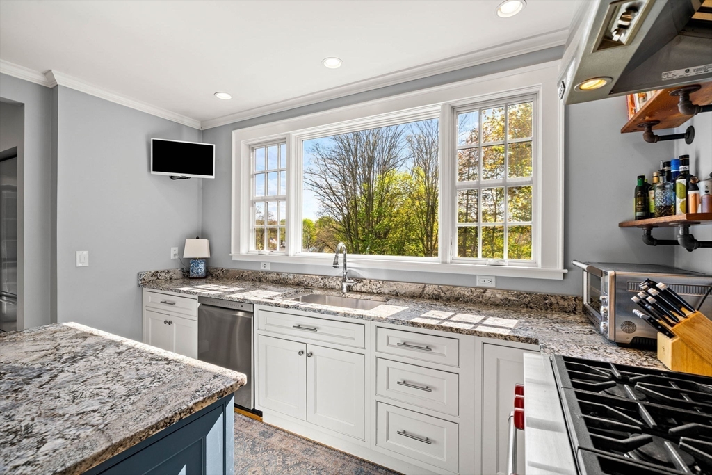 57 Garden Road Lowell, MA 01852 - Photo 10 of 35