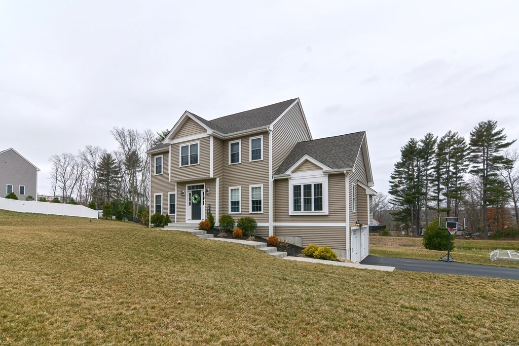 17 Rifleman Way Uxbridge, MA 01569 - Photo 1 of 40 Gallery Image 1