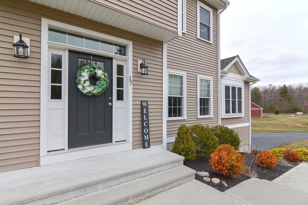 17 Rifleman Way Uxbridge, MA 01569 - Photo 2 of 40 Gallery Image 2