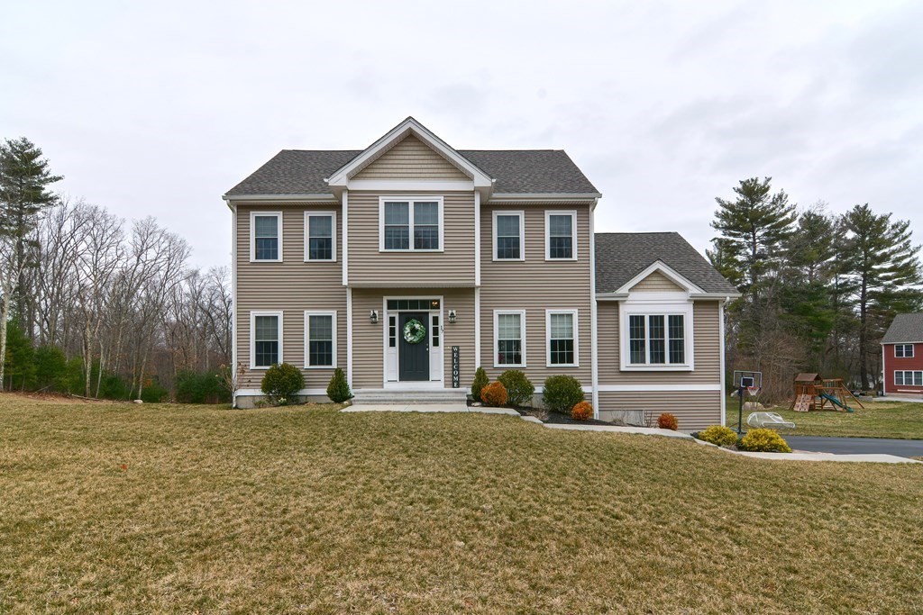 17 Rifleman Way Uxbridge, MA 01569 - Photo 4 of 40 Gallery Image 4
