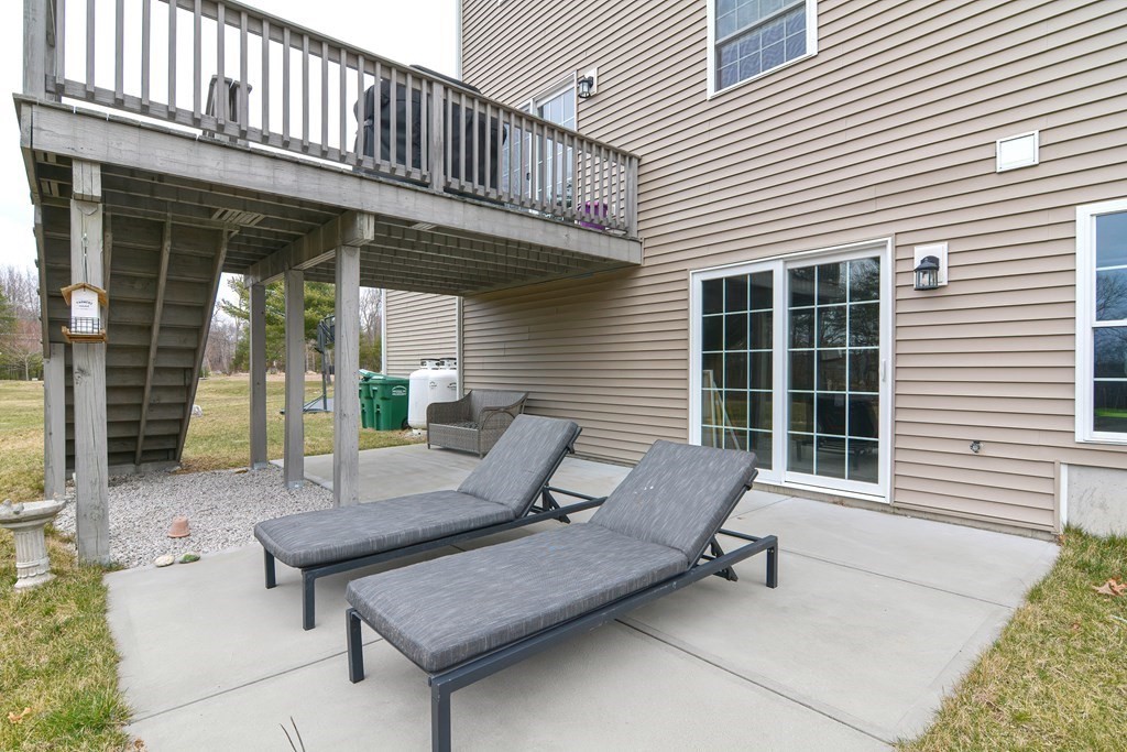 17 Rifleman Way Uxbridge, MA 01569 - Photo 6 of 40 Gallery Image 6
